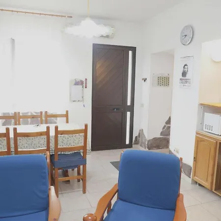 Apartmán 3 Bedrooms Appartement With Wifi At Calasetta 2 Km Away From The Beach